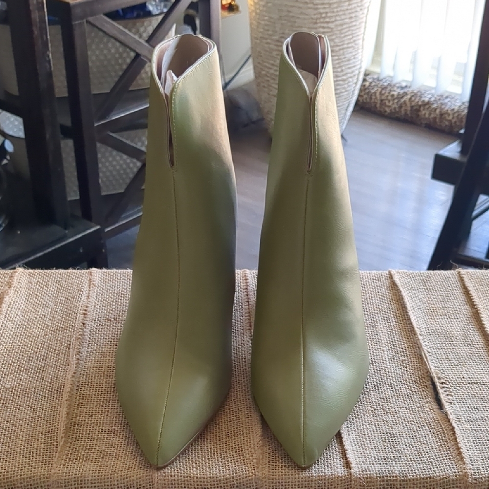 💚💚 NEW Journees Green Ankle Boots for Women 2.5 Inch Heel